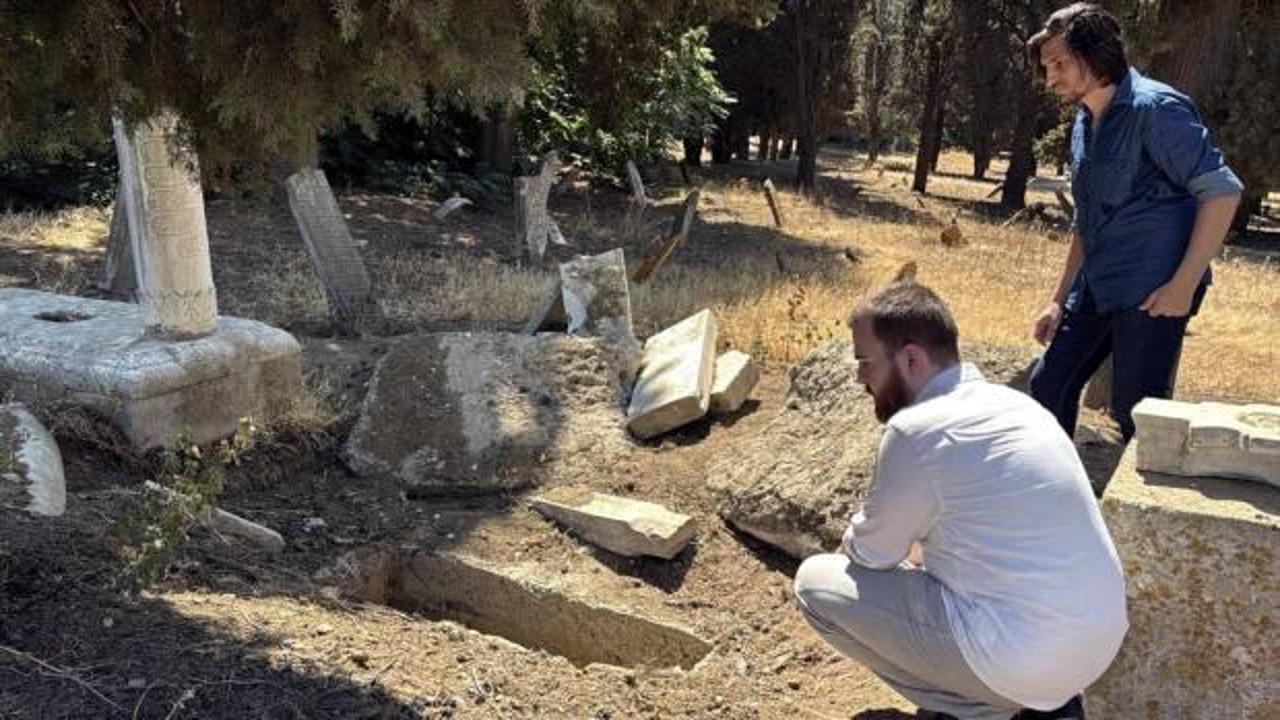 Pes dedirten görüntü! Kabirleri talan ettiler 