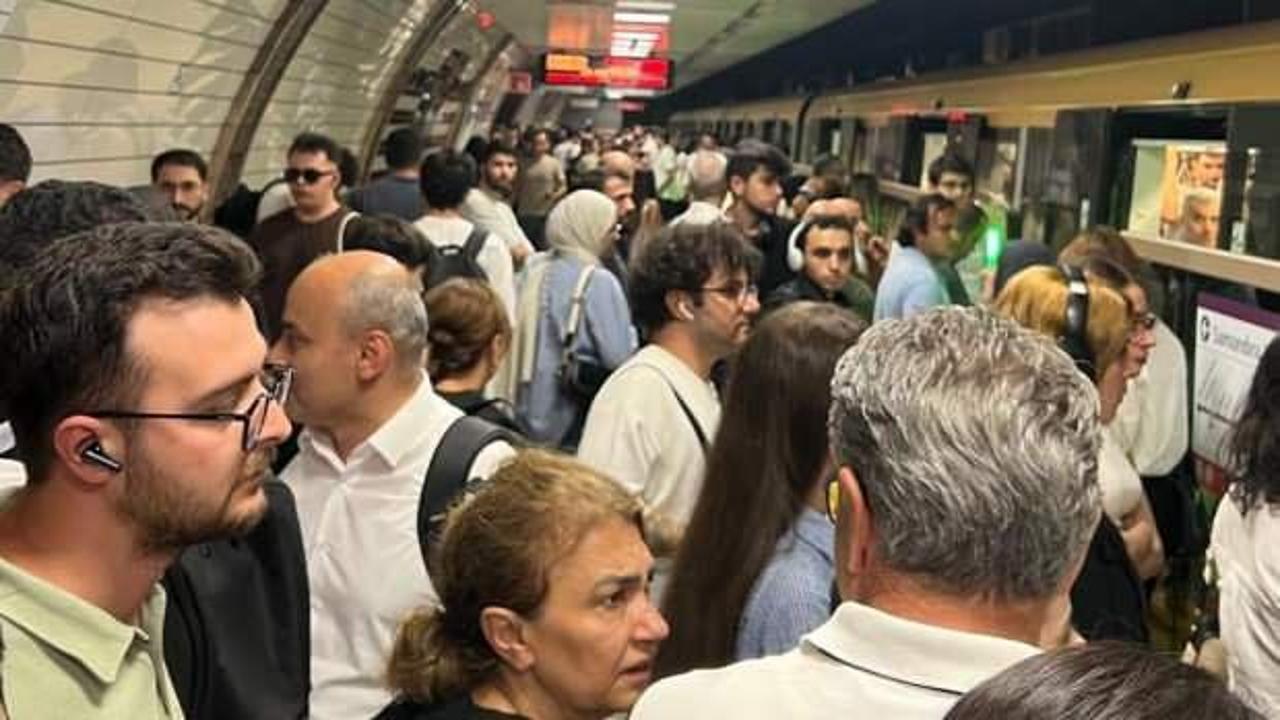 Üsküdar-Samandıra metro hattında arıza! Duraklarda insan seli oluştu