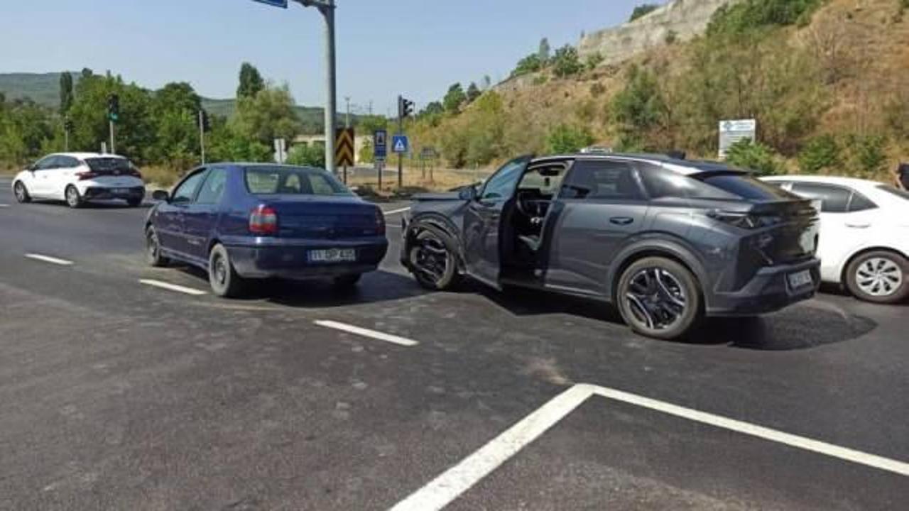 Bilecik'te iki otomobil çarpıştı: 1 yaralı