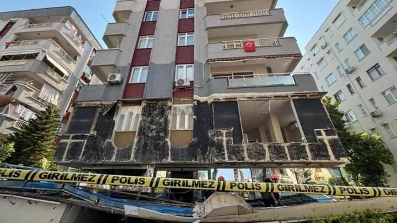 Binanın dış cephe kaplamaları çöktü: Ortalık savaş alanına döndü