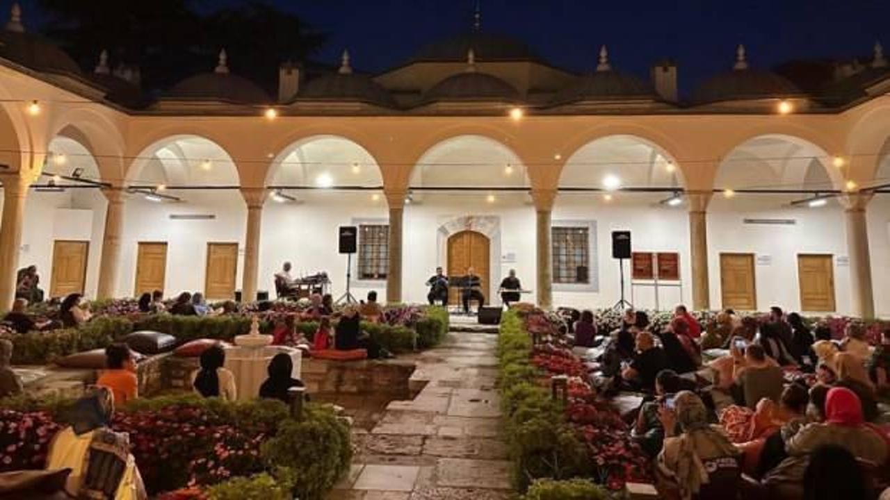 Fatih Belediyesi'nden anlamlı musiki programı: "Avluda Meşk" 