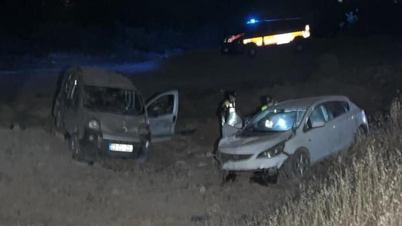Elazığ’da hafif ticari araç ile otomobil çarpıştı: 9 yaralı