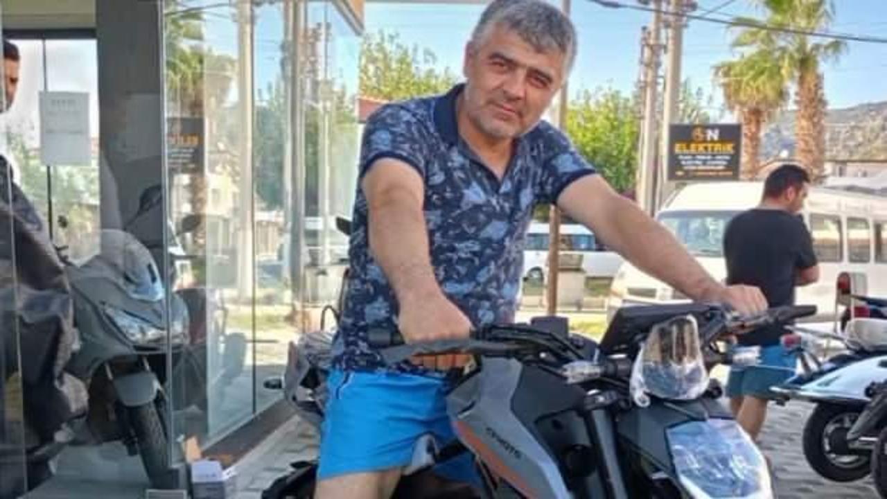 Elektrik direğine çarpan motosikletli öldü