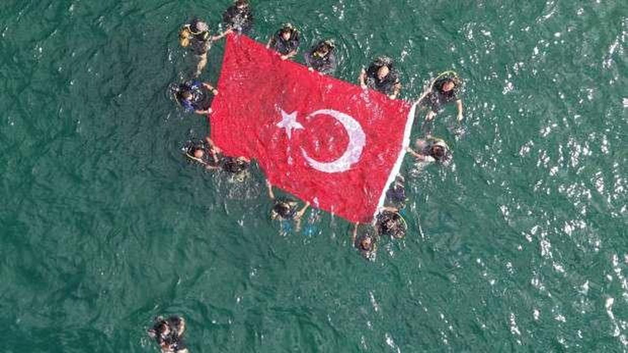 Engelliler, 30 Ağustos Zaferi için su altı dalışı yaptı