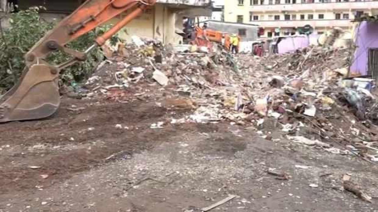 Hindistan'da bina çöktü: 17 ölü