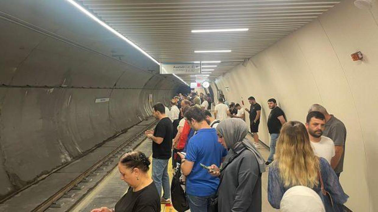 İstanbul'da M3 Bakırköy-Kayaşehir Metro Hattı'nda teknik arıza nedeniyle yoğunluk oluştu