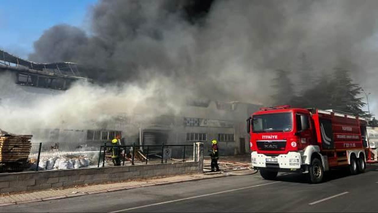 Kayseri'de yangın: Hırdavatçıda çıktı fabrikaya sıçradı