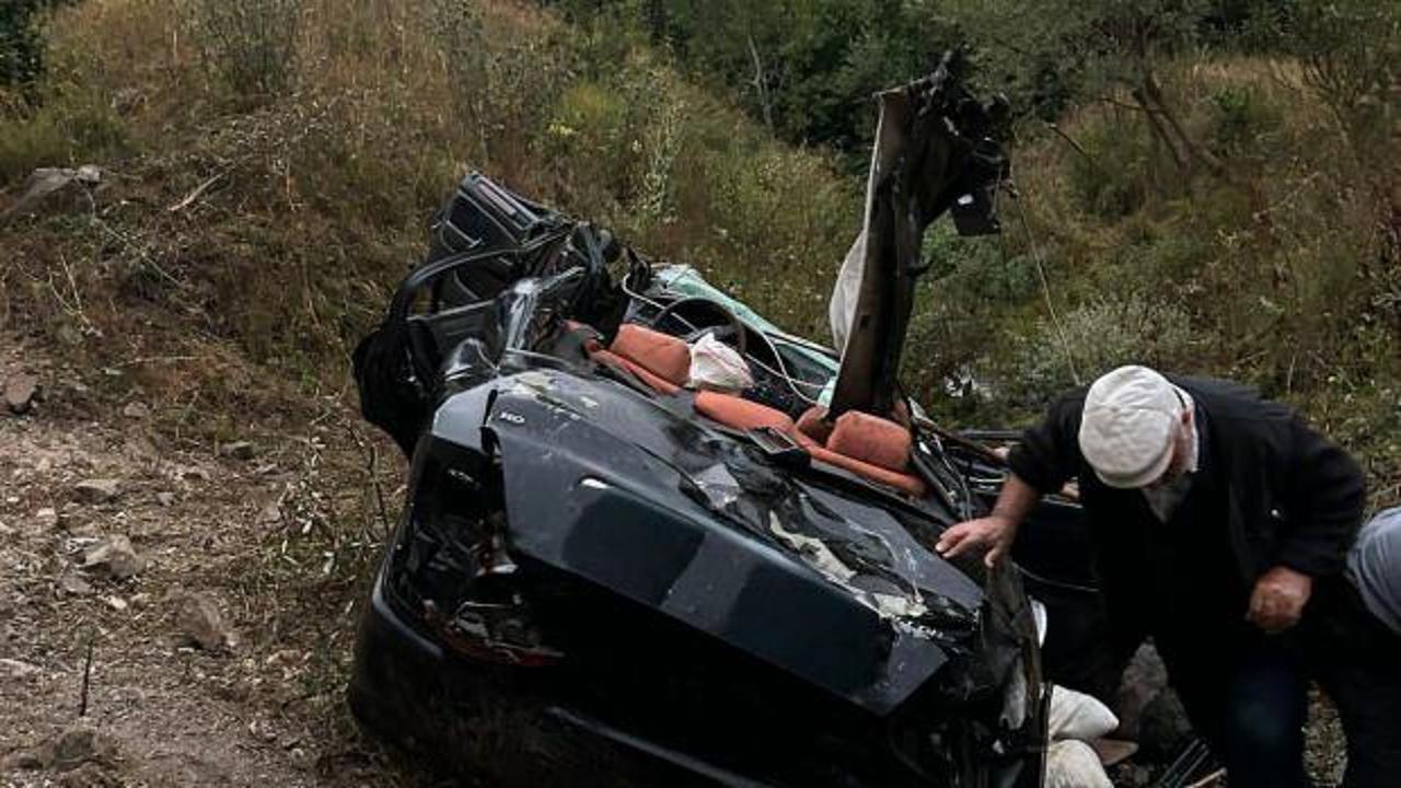 Otomobil adeta ezildi! 2 kişi hayatını kaybetti!