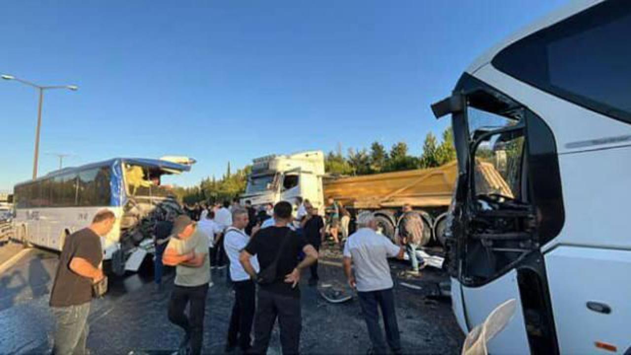 TEM'de zincirleme kaza: &Ouml;l&uuml; ve yaralılar var, trafik durdu