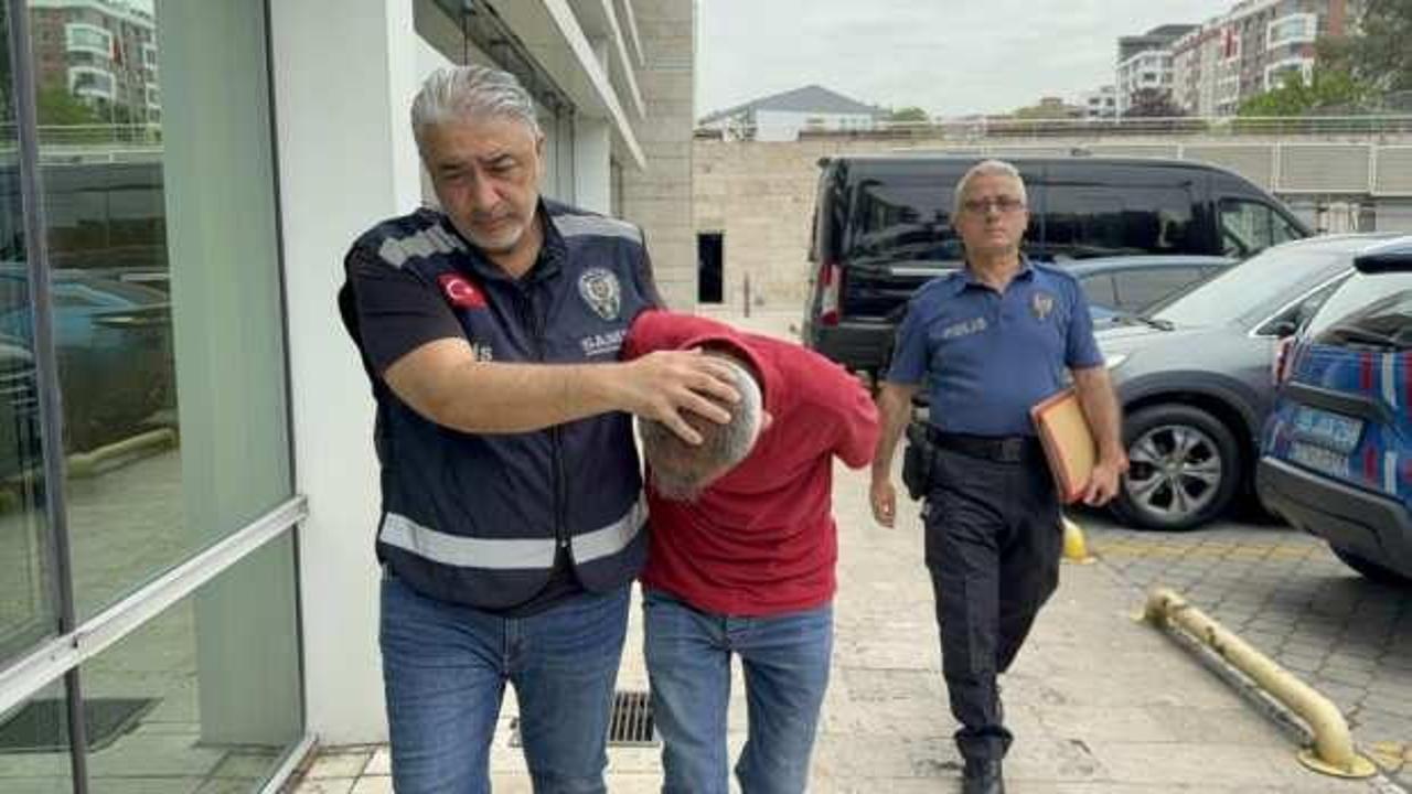 Tramvayda genç kadının fotoğraflarını çeken şahsa meydan dayağı