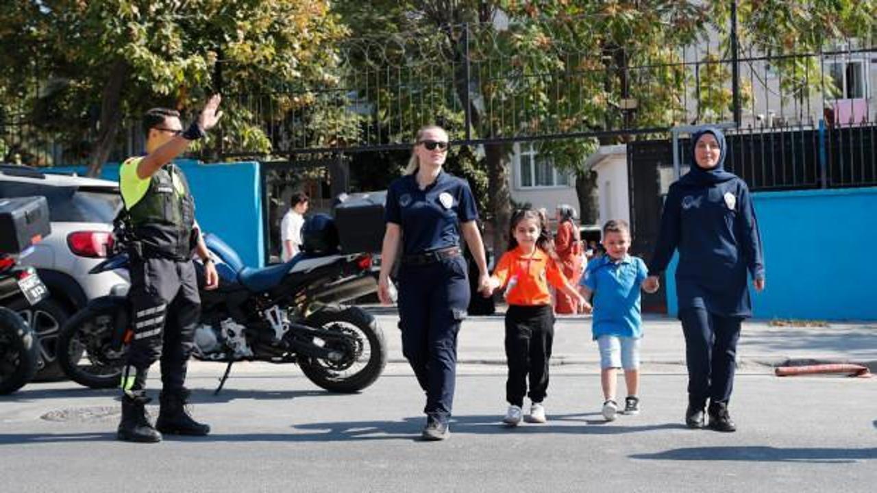 Bağcılar'da okul yolunda zabıta güvenliği 