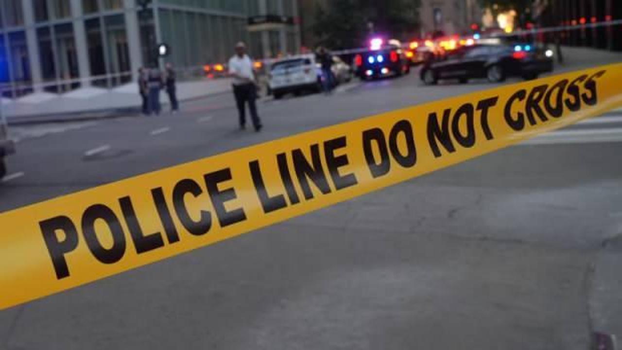 ABD'de hareketli saatler.... Ara&ccedil; kalabalığın arasında daldı!  