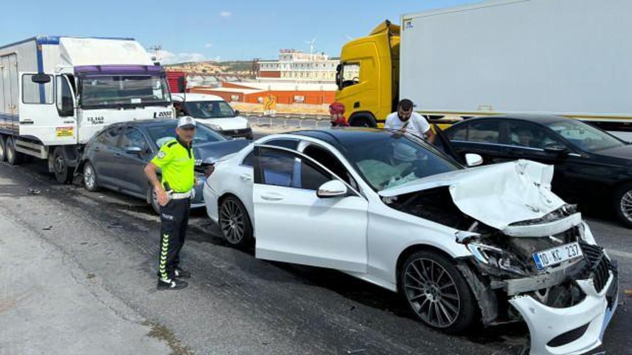 Balıkesir'de 4 araç zincirleme trafik kazası yaptı