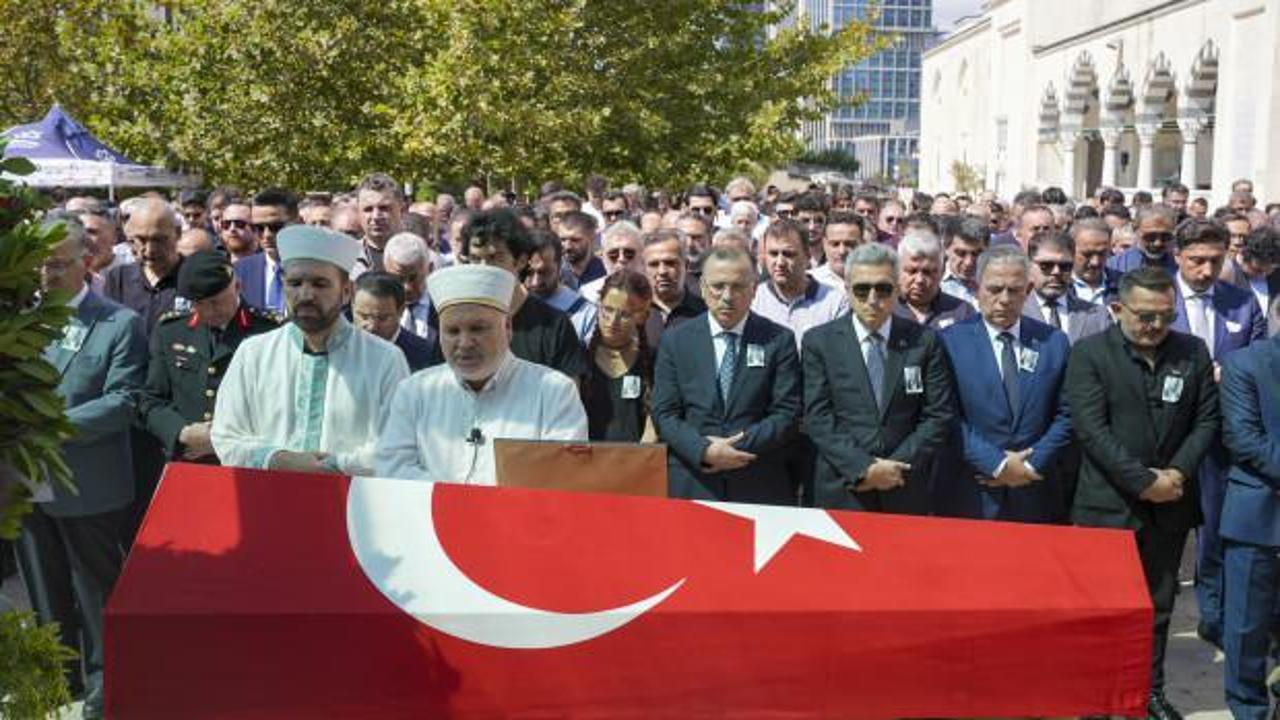 Bıçaklı saldırıda ölen Cumhuriyet Savcısı Kayhan son yolculuğuna uğurlandı