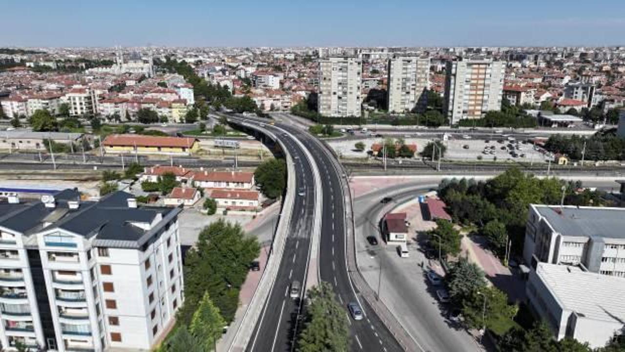 Ahmet Öksüz Üst Geçidi'nde yenileme çalışması tamamlandı 