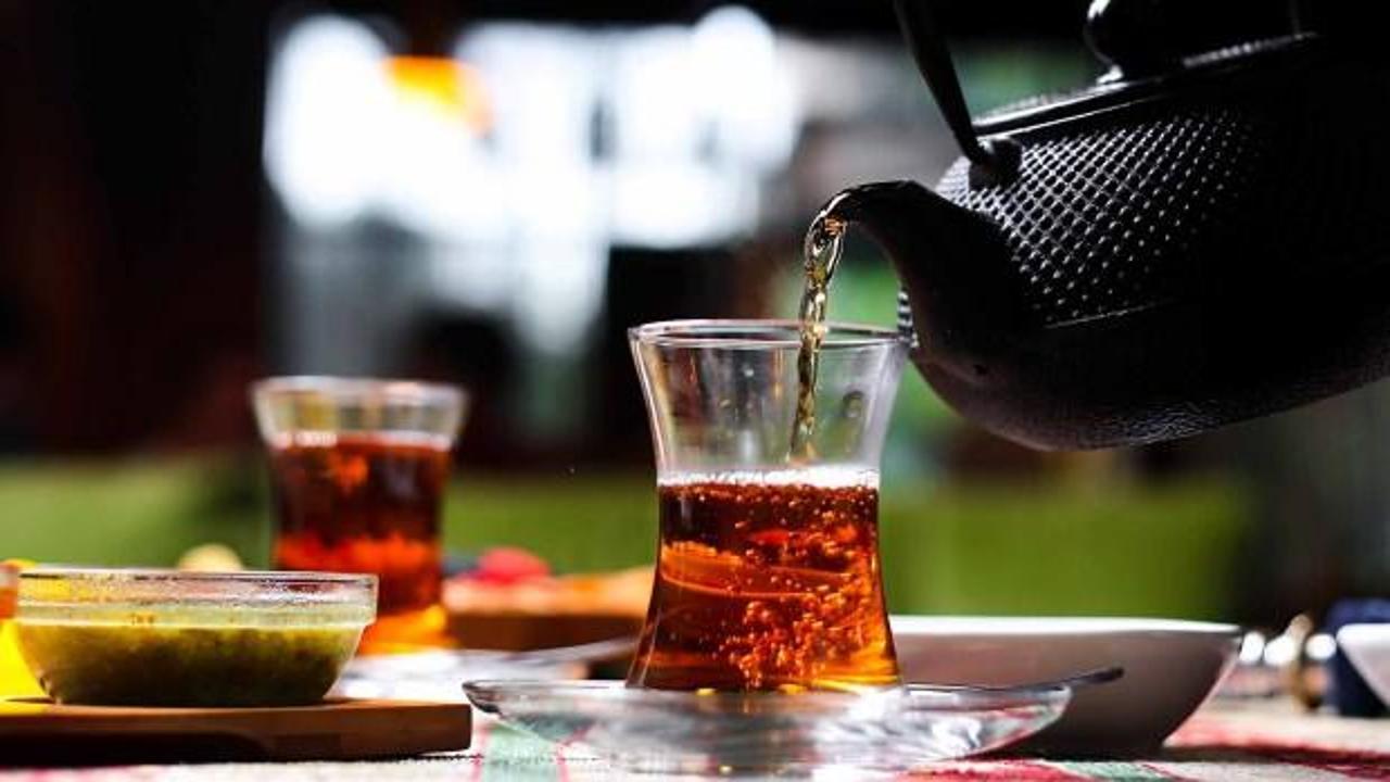 Çay severlere kötü haber! Bu şekilde tükettiğinizde kanser riskini doğuruyor
