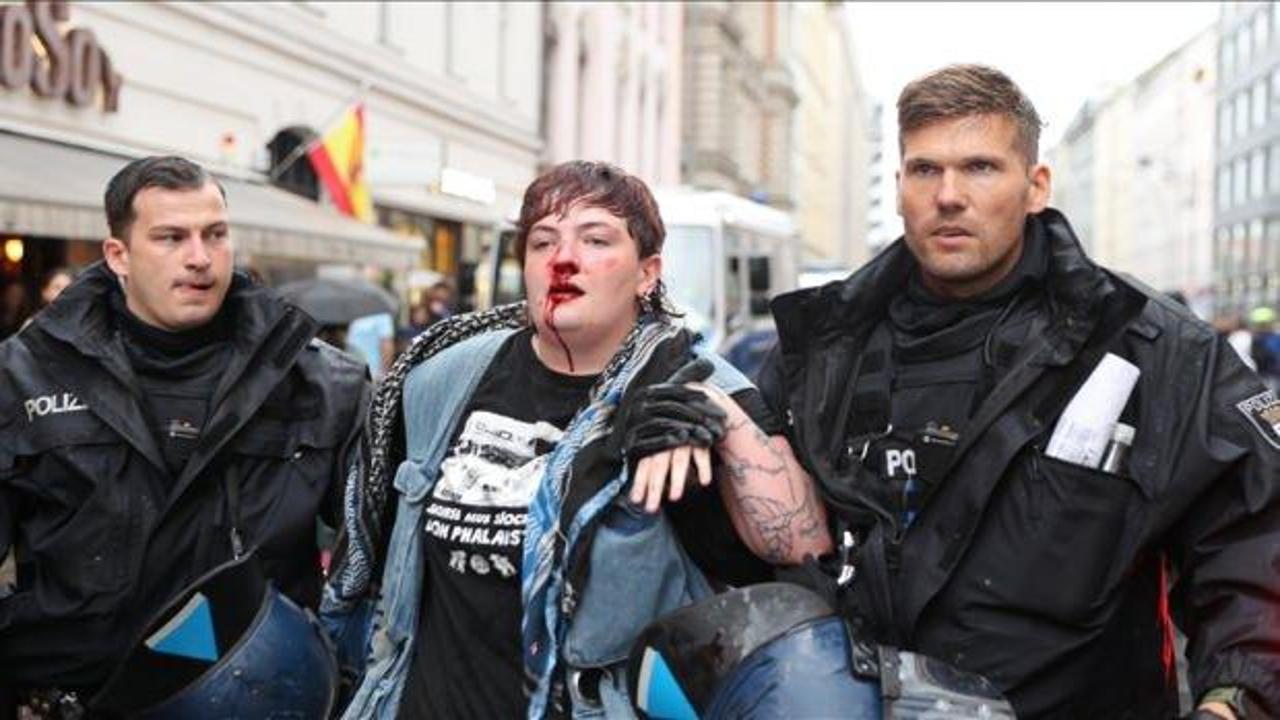 Gazze eyleminde yumruklanmıştı... Alman polisi zulm&uuml;n&uuml; saniye saniye anlattı! 