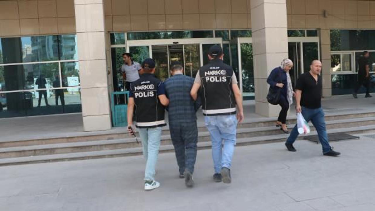 Hepsi ele geçirildi! Otomobilde 215 bin 312 sentetik hap...