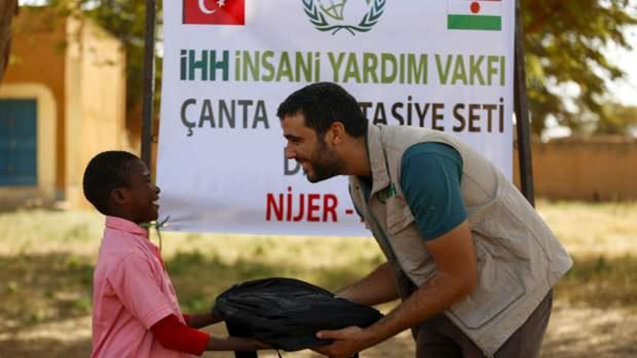 İHH'den "Bir Kırtasiye Bin Mutluluk" projesiyle öğrencilere kırtasiye malzemesi desteği