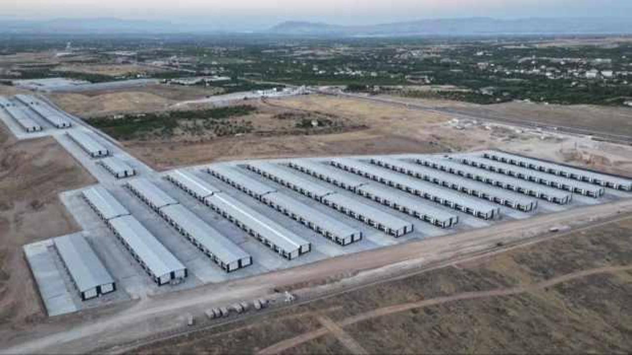 Malatya'da depremzede esnafa 714 yeni dükkan