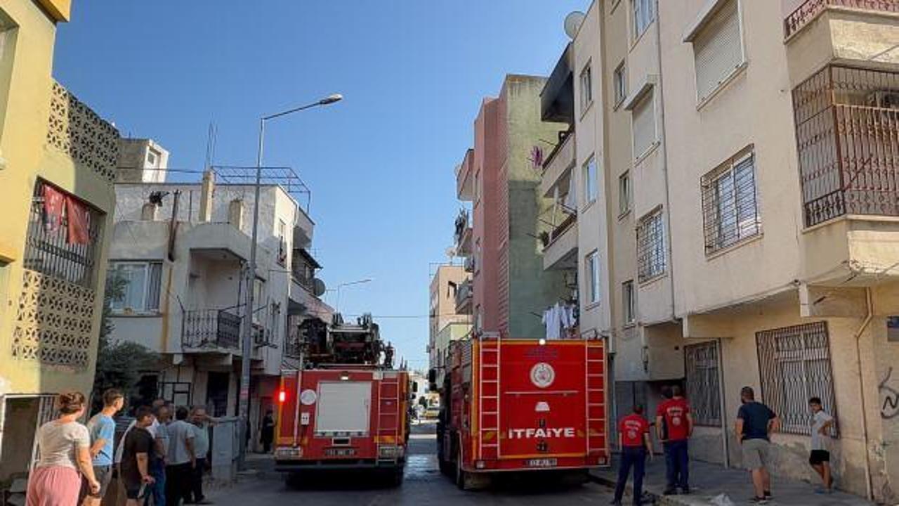 Oturduğu evi ateşe verdi!