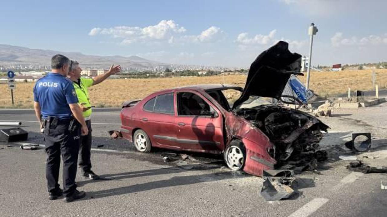 Niğde'de refüje çarpan otomobilin sürücüsü yaralandı