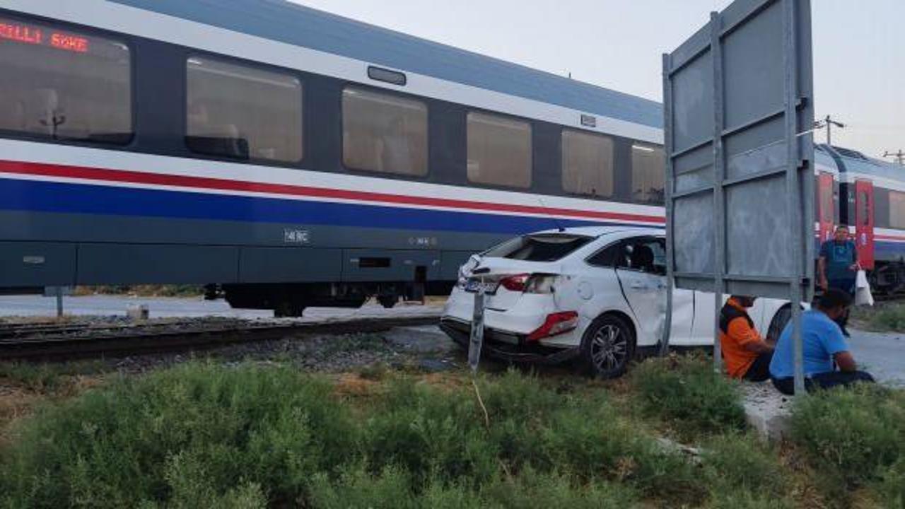 Aydın'da yolcu treni otomobile çarptı: 1 yaralı