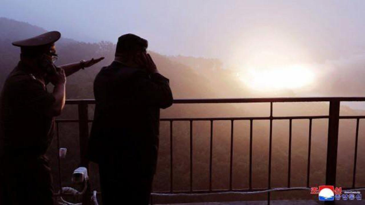 Kim Jong-un yeni roket testini bizzat izledi