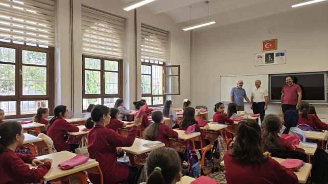 Eyüpsultan’daki imam hatip öğrencileri okulun ilk gününde Hanzala ile tanıştı