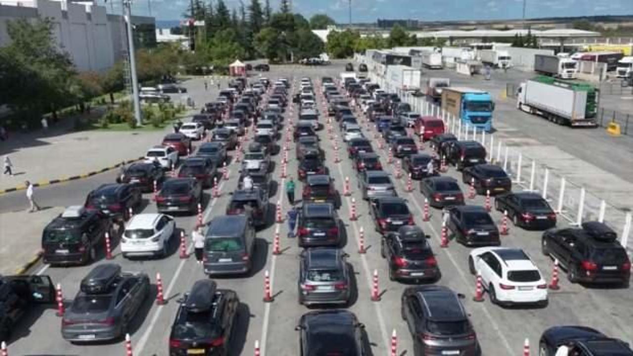 Gurbet&ccedil;i sezonunda sınır kapılarından 5 milyon yolcu ge&ccedil;iş yaptı