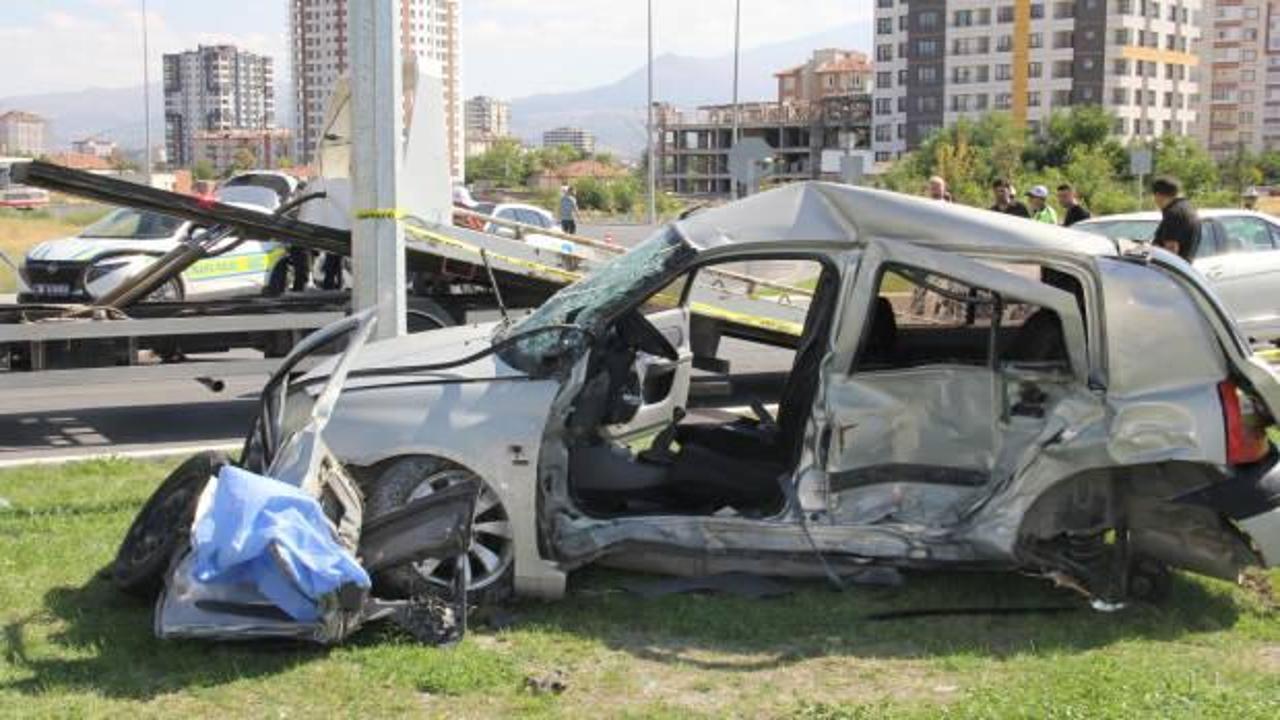 Kayseri'de feci kaza: 2 ölü, 3 yaralı!