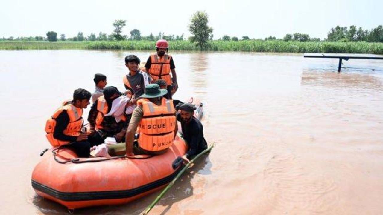 Pakistan'da sel bilan&ccedil;osu ağırlaşıyor... Son 24 saatte 122 bin tahliye daha! 