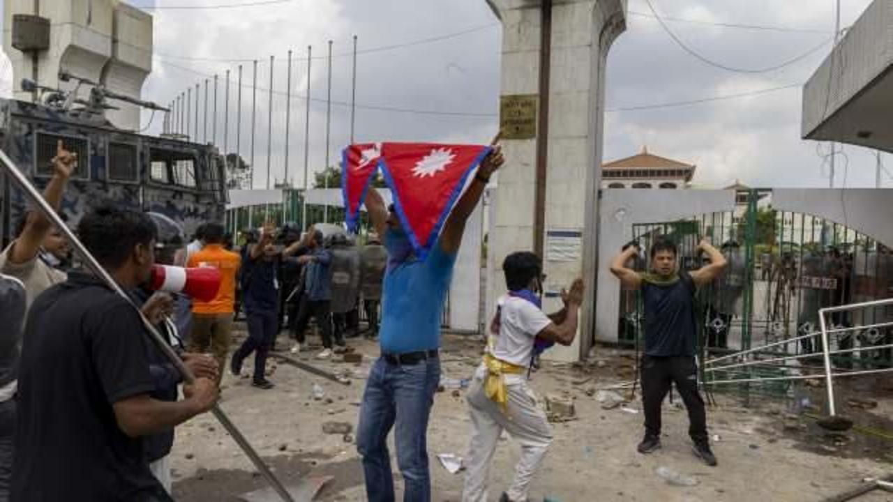Sosyal medya yasaklanmıştı... Nepal&rsquo;de kanlı protesto!