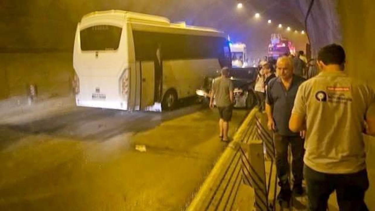Tüneldeki zincirleme kazada 10 kişi yaralandı, trafik 3 saat kilitlendi