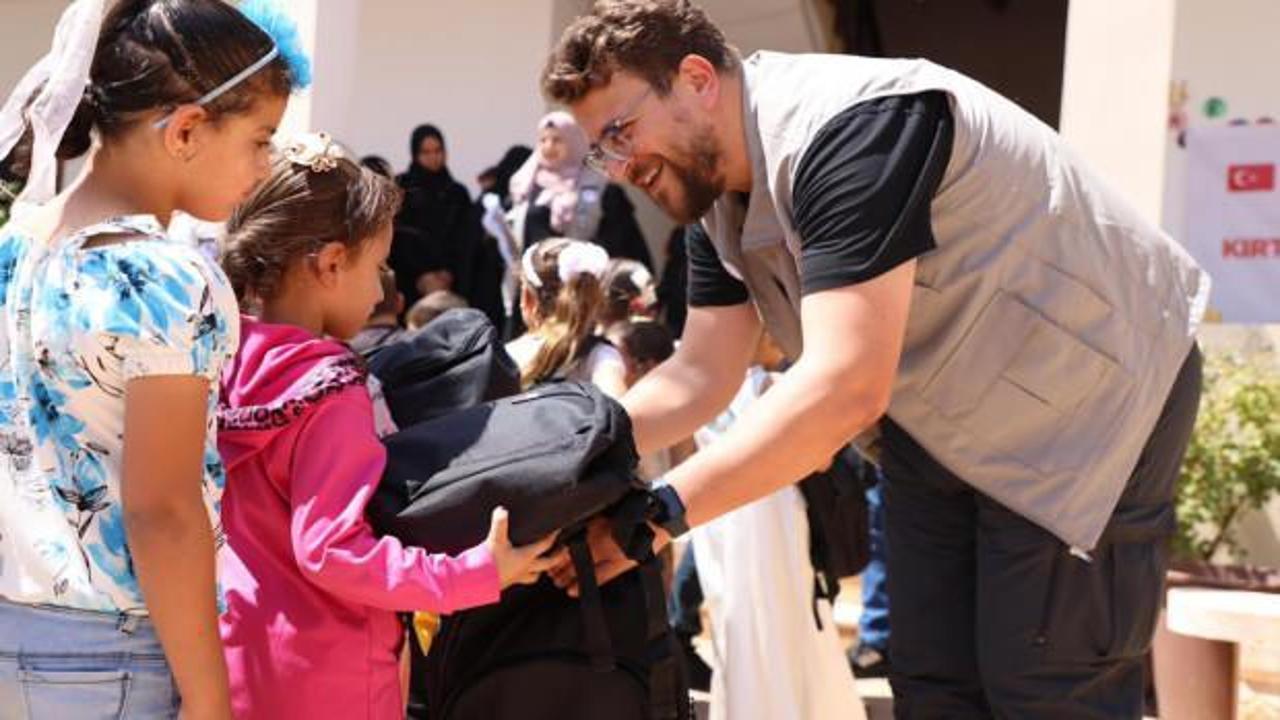 Yetim Vakfı 29 ülkede 20 bine yakın çocuğa kırtasiye desteği ulaştırdı