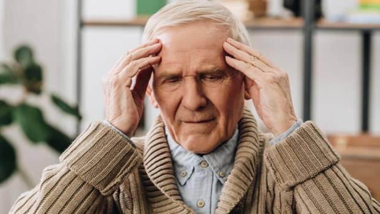 Alzheimer'da erken belirtiler! Uzmanlar uyardı: Unutkanlığı hafife almayın