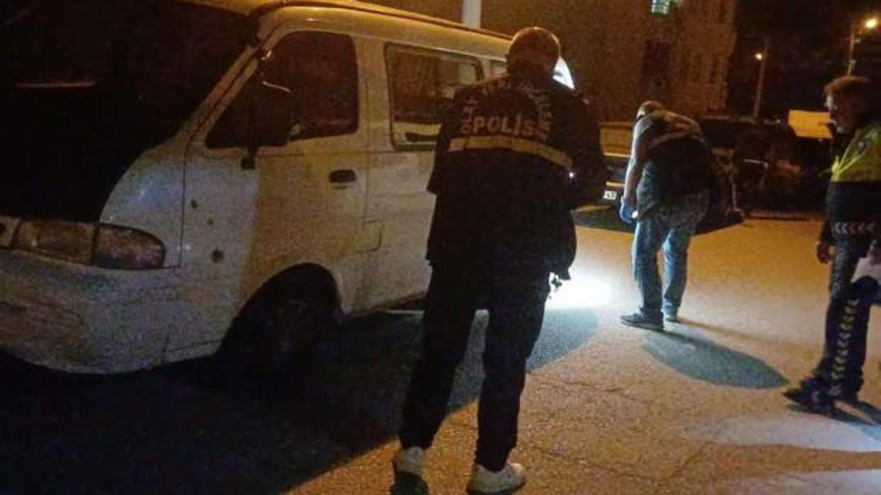 'Dur' ihtarına uymadı, araçla polis memuruna çarpıp kaçtı