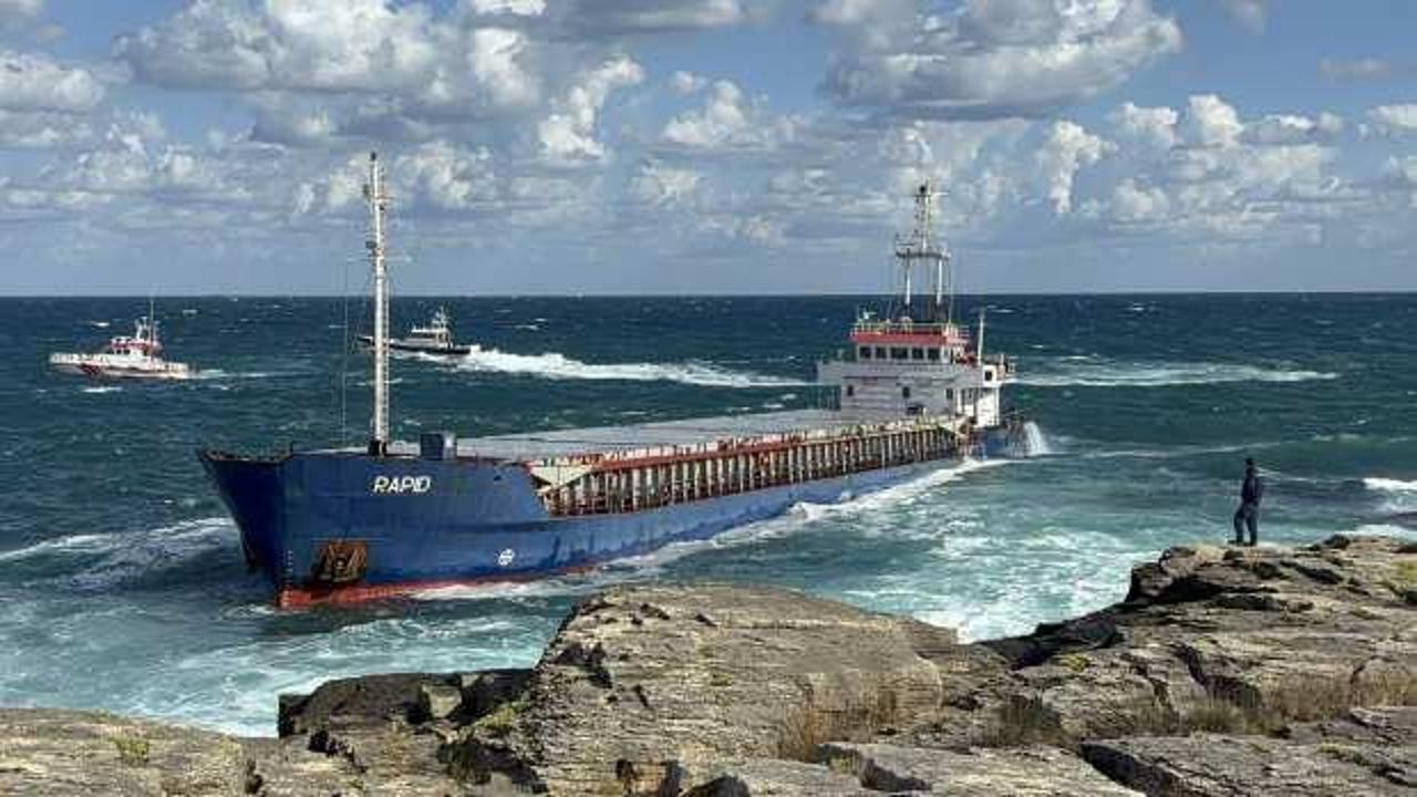 Kocaeli’de kargo gemisi karaya oturdu! 7 personel tahliye edildi