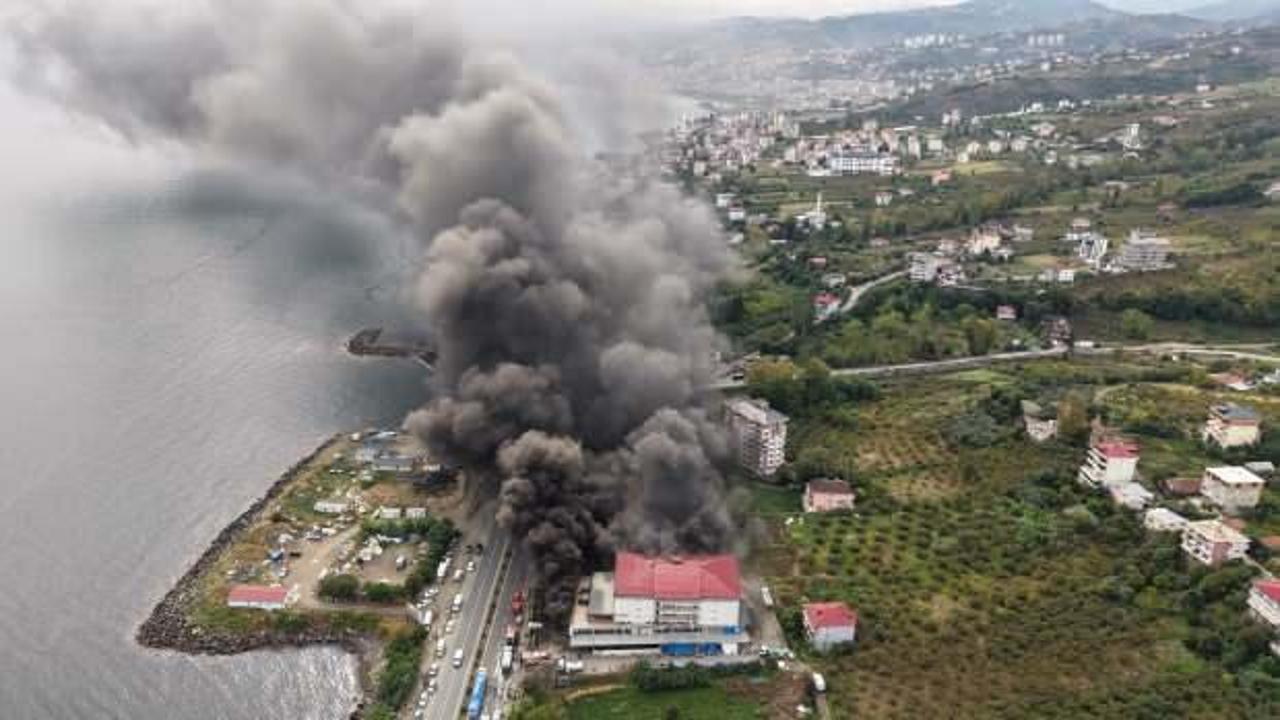 Trabzon'da AVM'de yangın! Dumanlar g&ouml;ky&uuml;z&uuml;n&uuml; kapladı