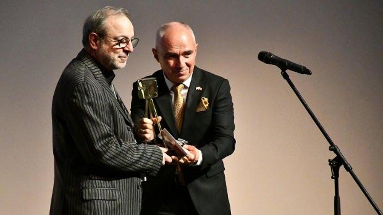 Türk sinemasının onur gününde Gazze unutulmadı... Semih Kaplanoğlu özel ödülün sahibi oldu