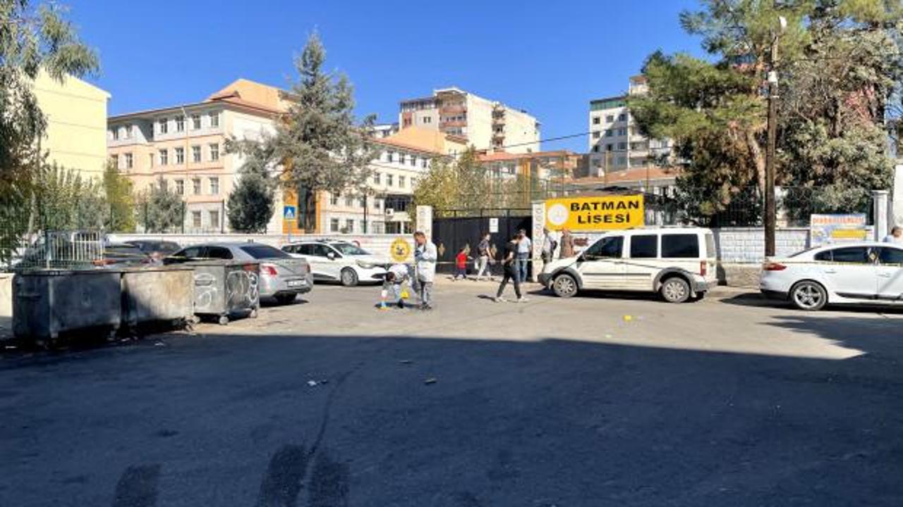 Lise önünde iki grup arasında silahlı kavga