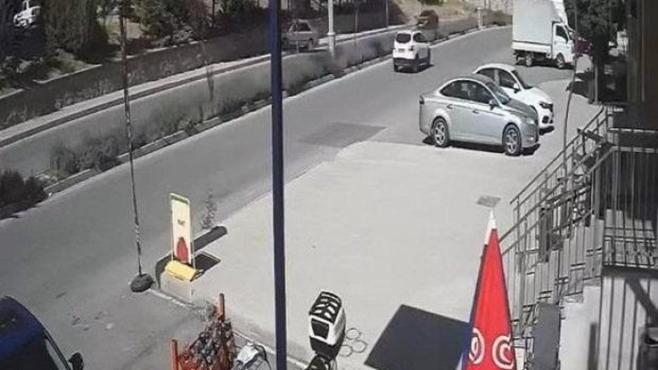 Elazığ’da otomobil istinat duvarına çarptı: 2 yaralı