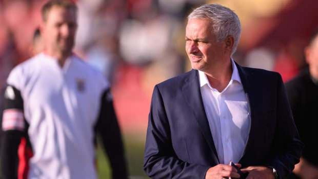 Fenerbah&ccedil;e efsanesinden Mourinho'ya beddua: 'Defteri kapandı'