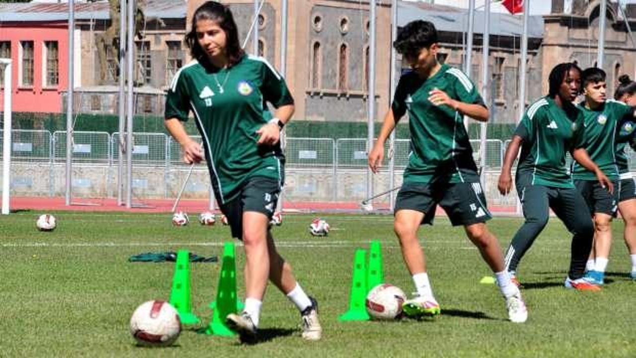 Hakkari'yi S&uuml;per Lig'e &ccedil;ıkaran kızlar: 'Algıyı kırdık'