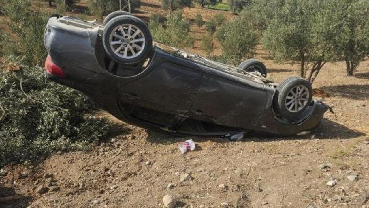 Hatay’da zeytin bahçesine uçan otomobildeki 3 kişi yaralandı