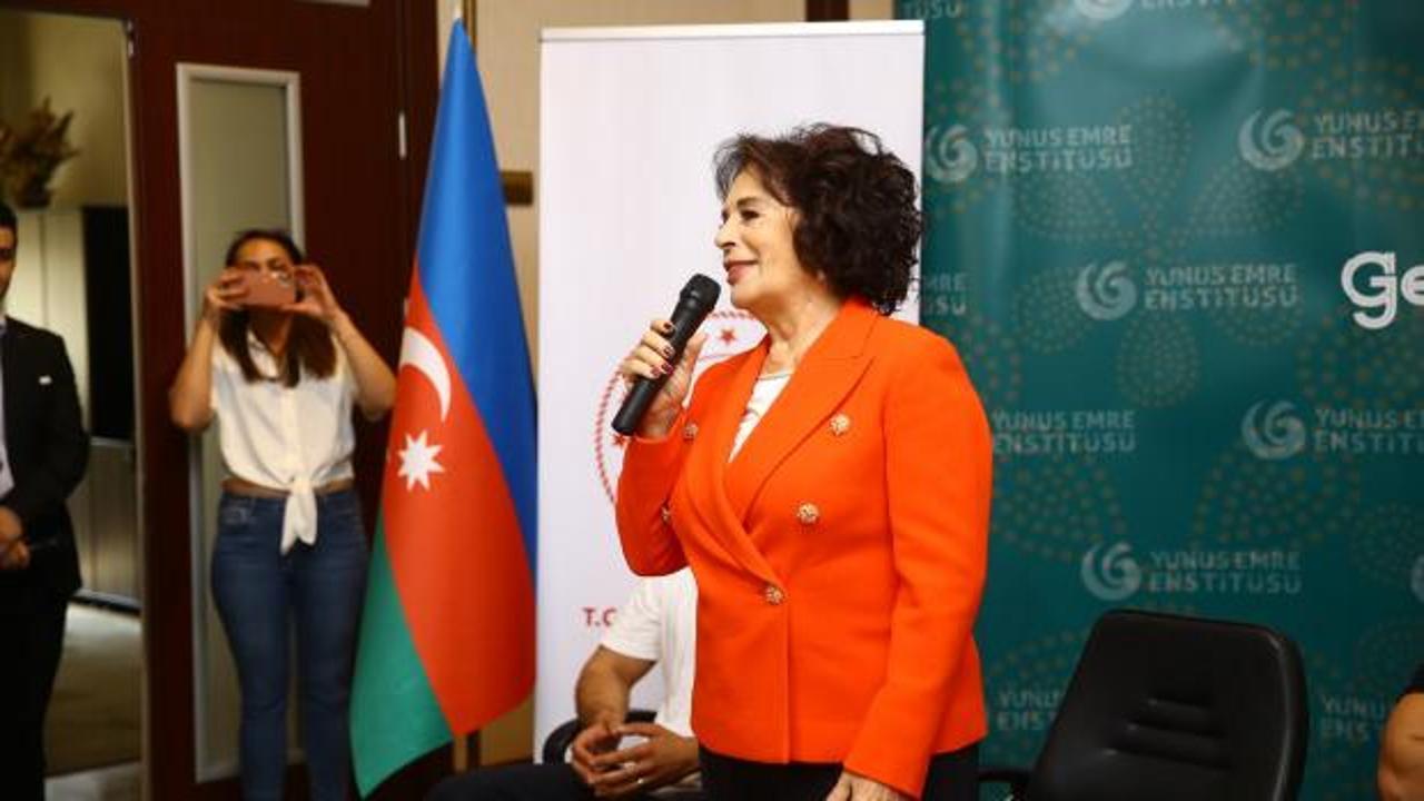 Hülya Koçyiğit, Bakü Yunus Emre Enstitüsü'nde gençlerle buluştu