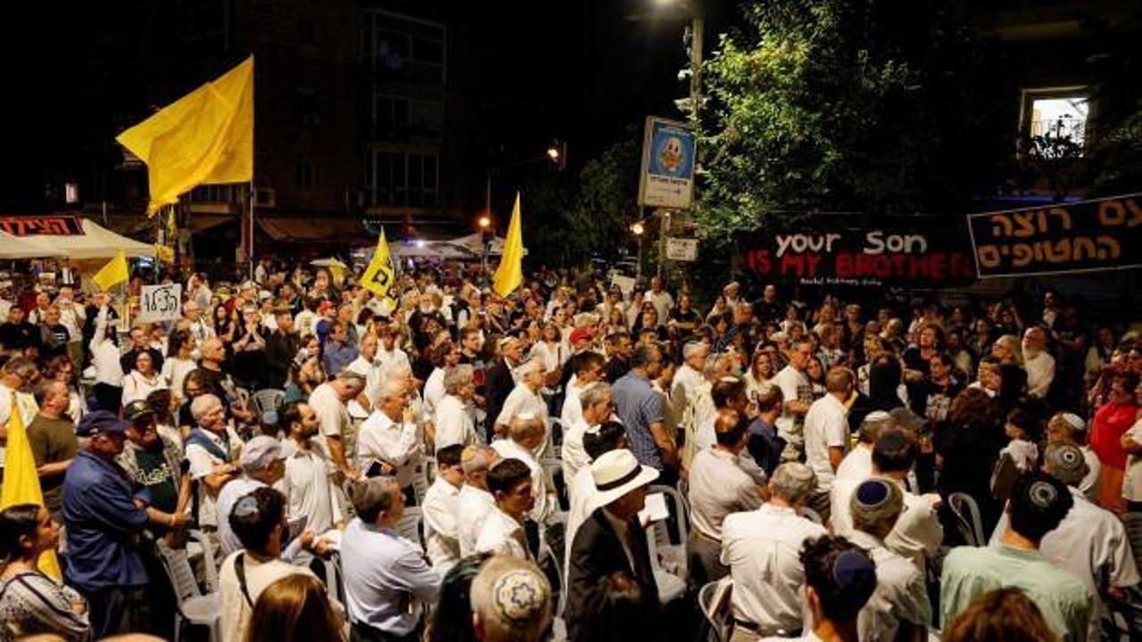 İsrailliler, ateşkes talebiyle Netanyahu'nun evinin önünde toplandı