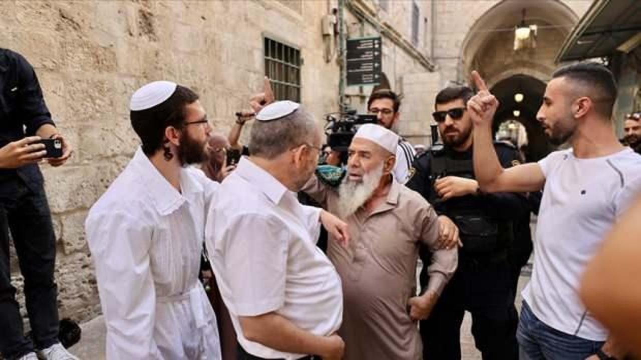 İsrailliler, Mescid-i Aksa'ya baskın düzenledi