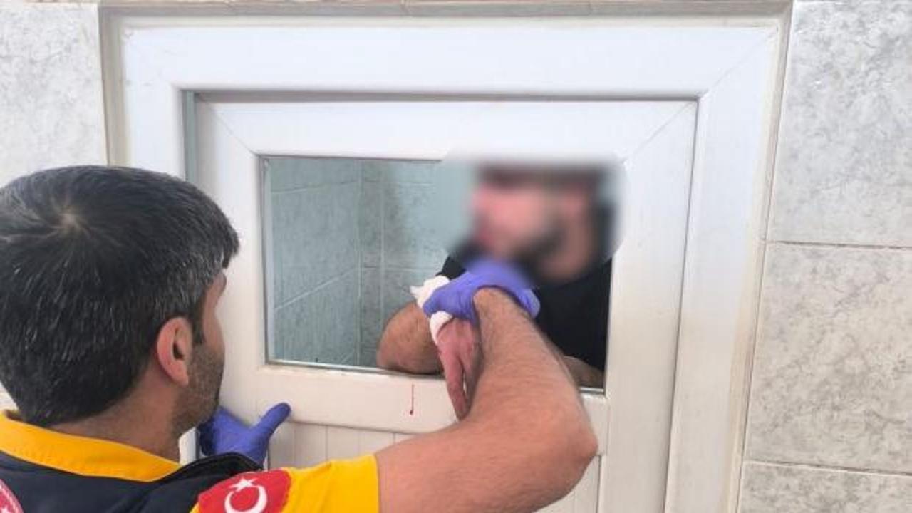 Yer: Batman! Cami tuvaletinin camlarını kırdı!