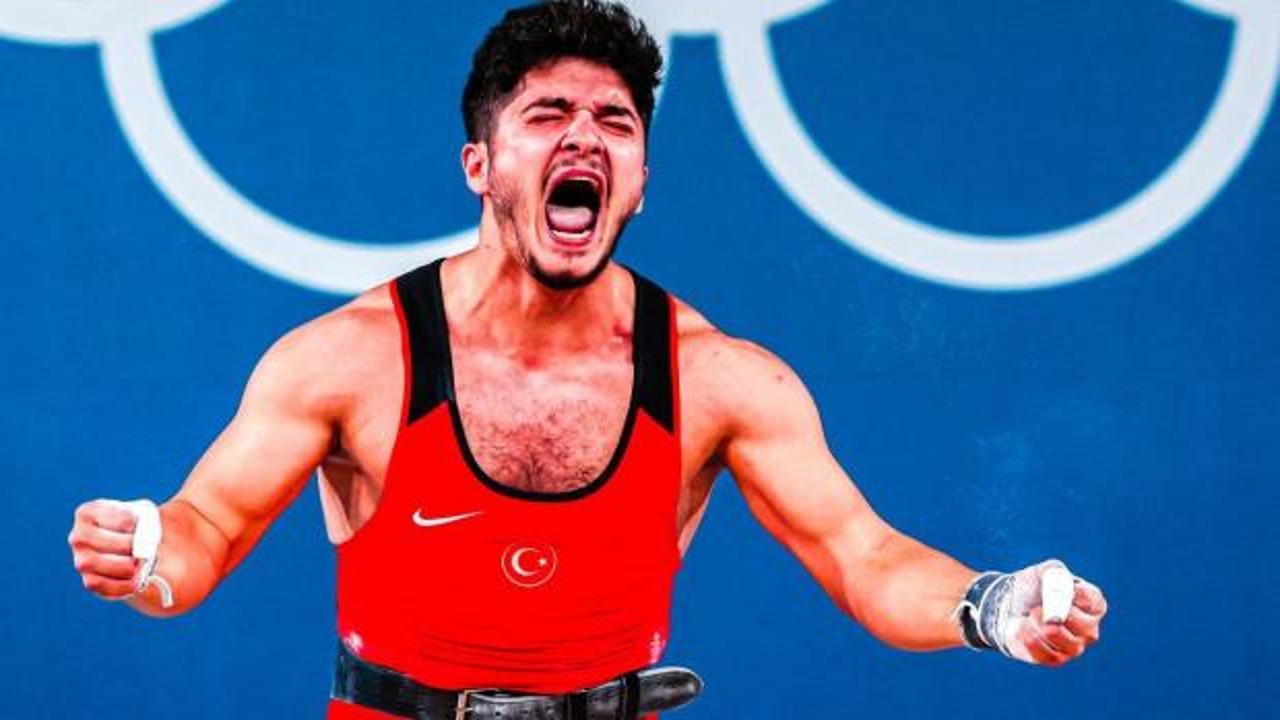 65 kiloluk milli sporcu tam 140 kilo kaldırdı: Dünya Şampiyonu oldu